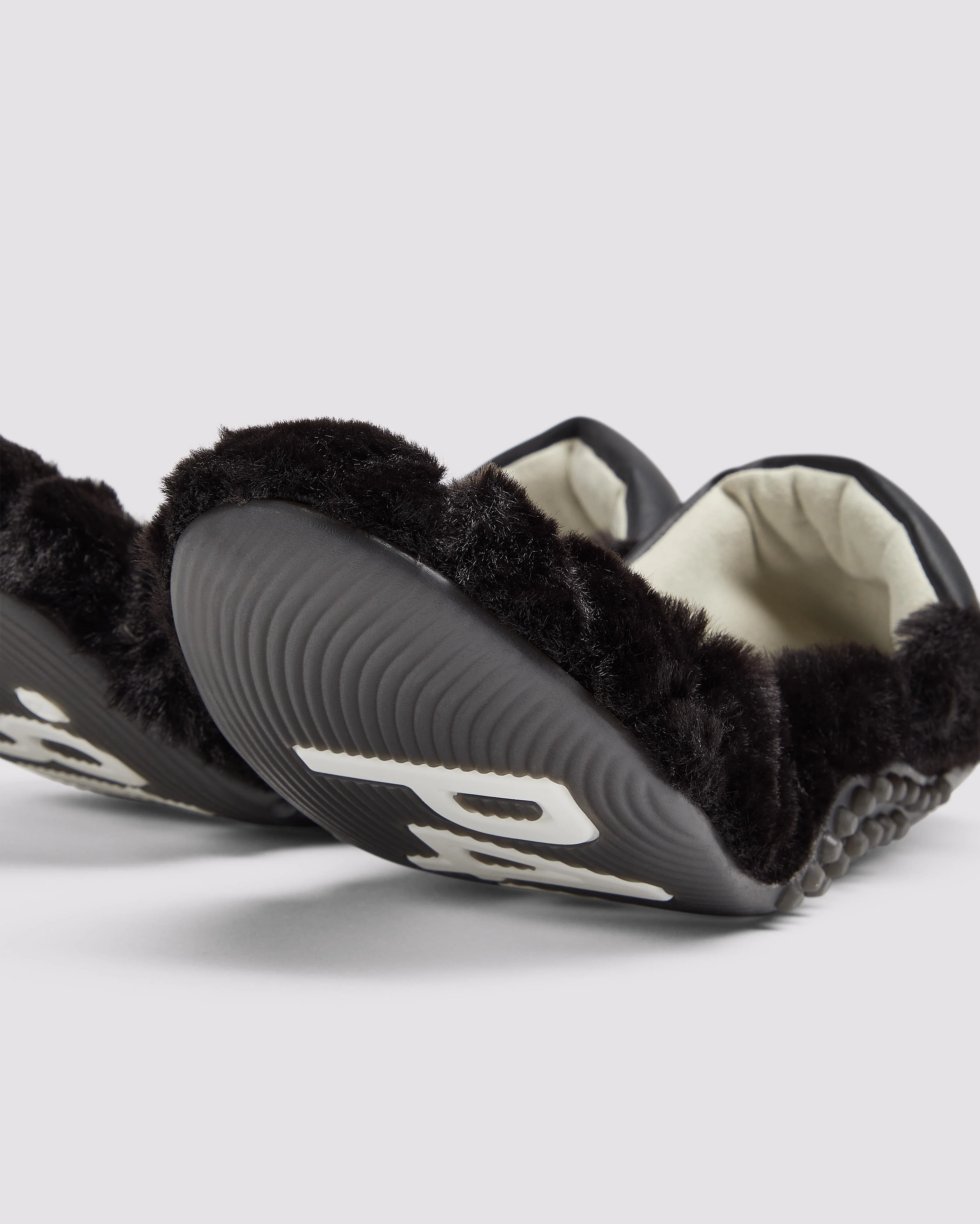 Stella Fur - Black - Image 4